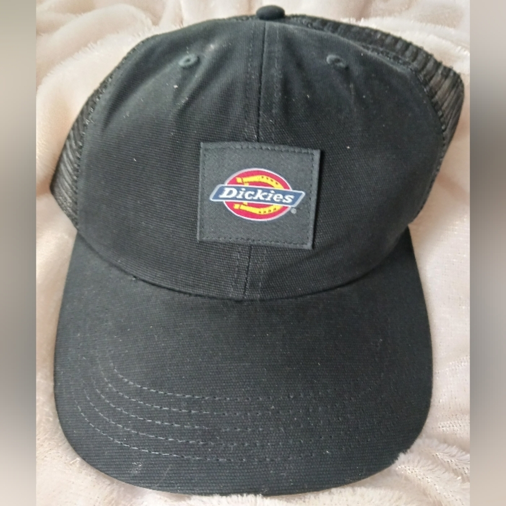 Dickies Classic Black Mesh Trucker Cap